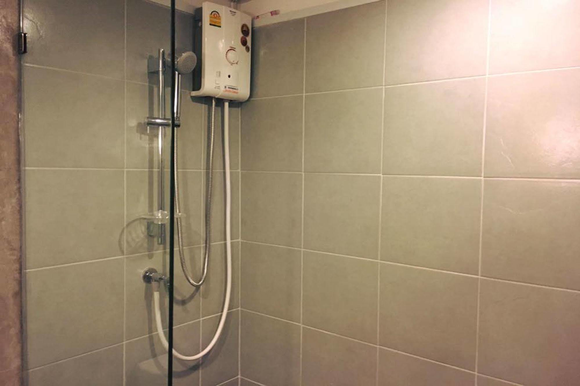 Sereno Airport Hotel Csiangmaj Kültér fotó