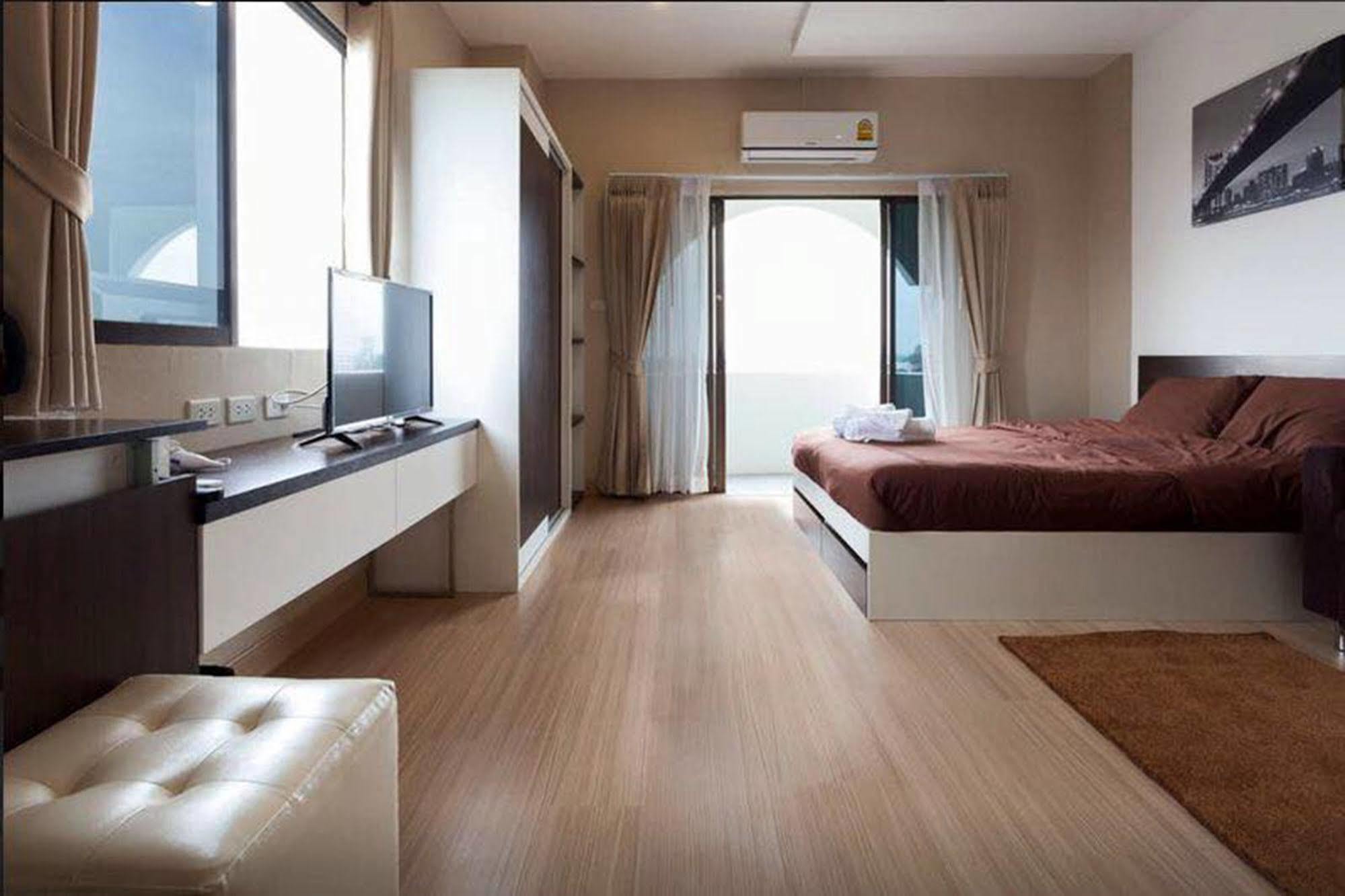 Sereno Airport Hotel Csiangmaj Kültér fotó
