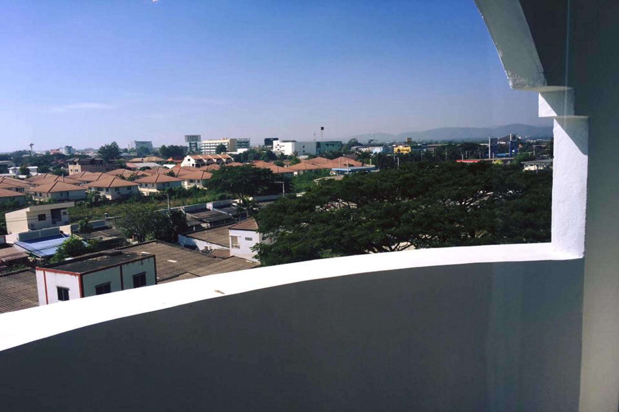 Sereno Airport Hotel Csiangmaj Kültér fotó